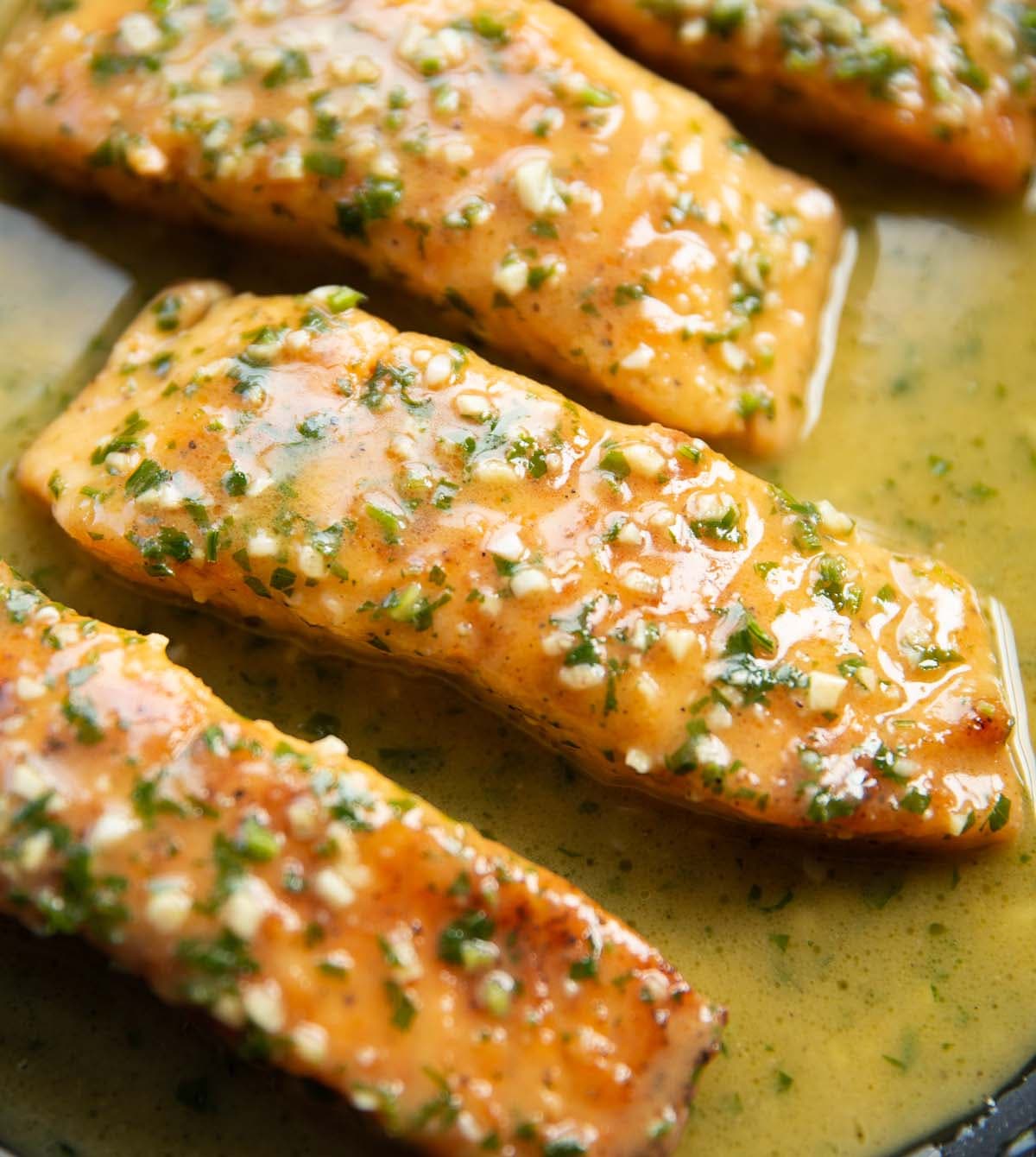 Garlic Butter Salmon with Golden Crust and Fresh Lemon