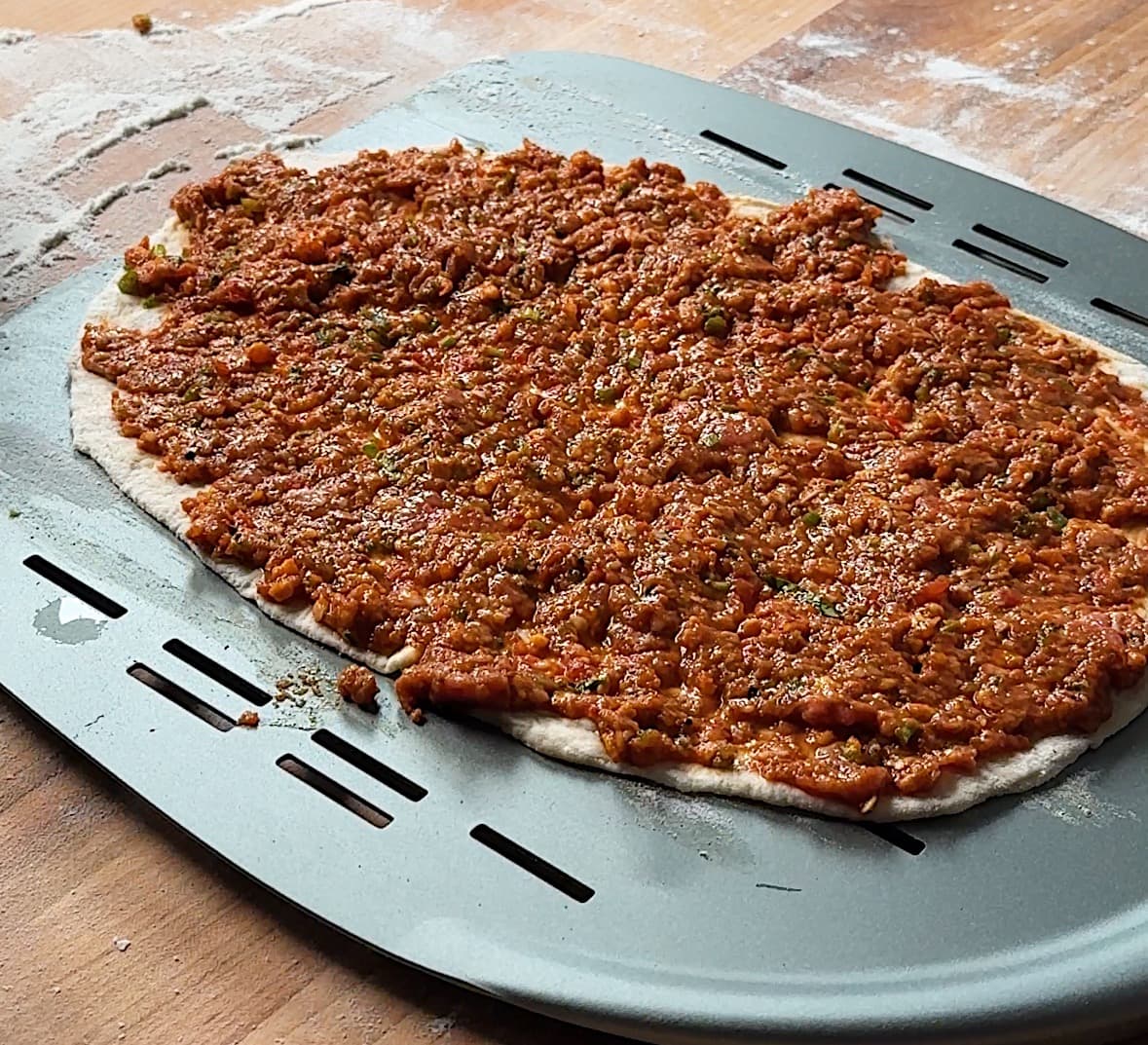 Easy Lahmacun With Spiced Ground Lamb and Lemony Olive Salad