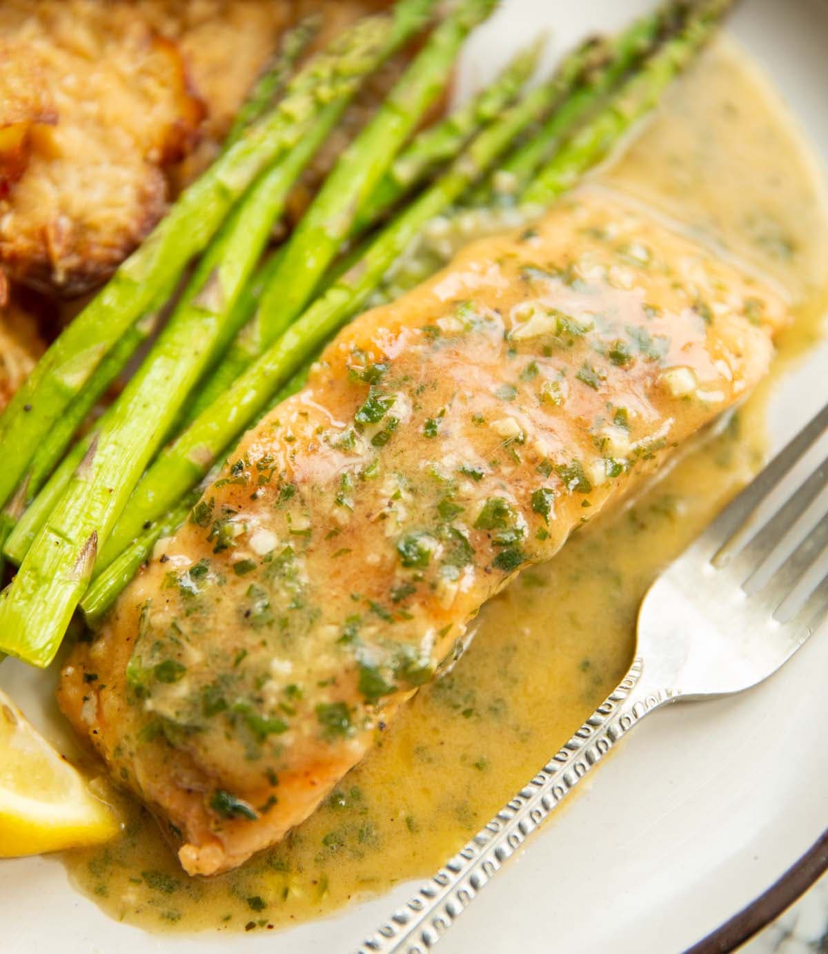 Garlic Butter Salmon with Golden Crust and Fresh Lemon