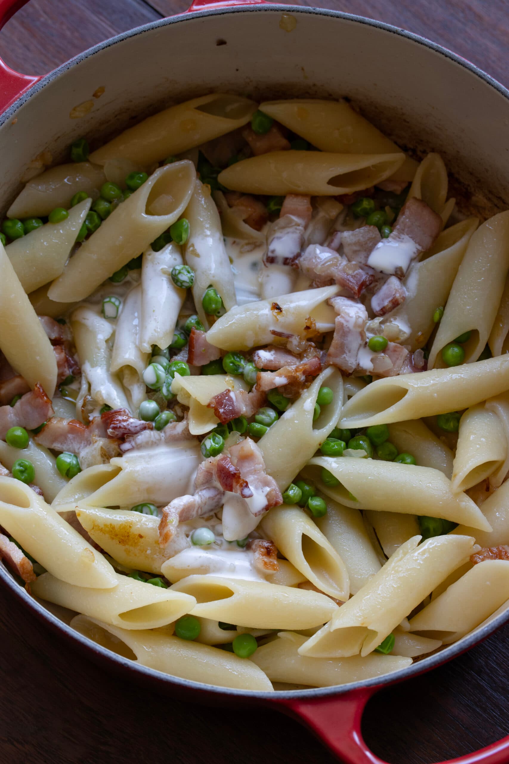 Creamy Penne Pasta with Peas and Bacon: A Quick Weeknight Meal