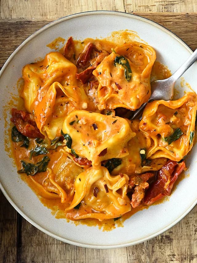 One-Pot Marry Me Tortellini With Creamy Sun-Dried Tomato Sauce