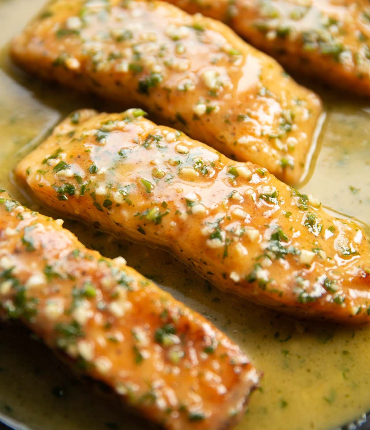 Garlic Butter Salmon with Golden Crust and Fresh Lemon