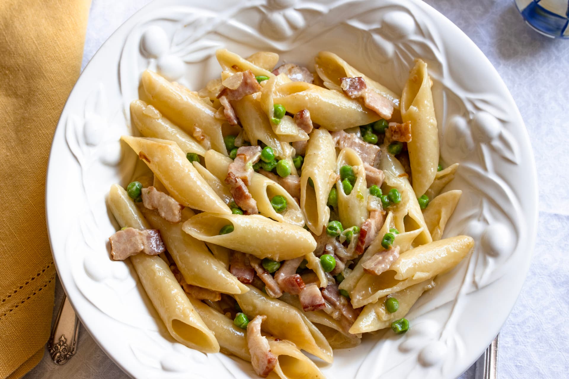 Creamy Penne Pasta with Peas and Bacon: A Quick Weeknight Meal