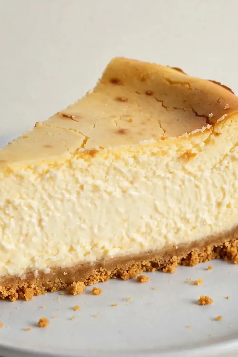 New York Cheesecake: Classic Creamy Dessert with Buttery Biscuit Crust